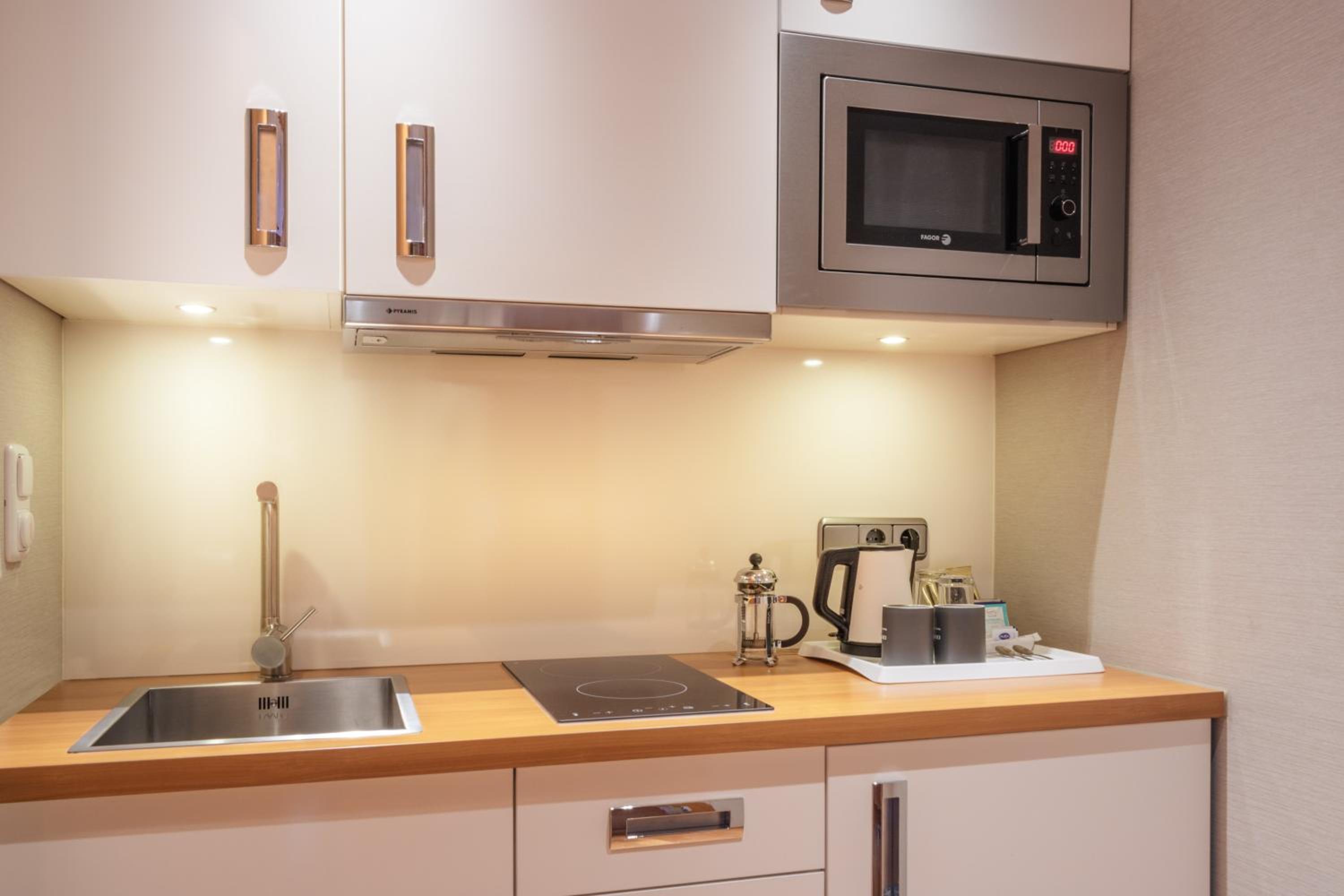 1 Bedroom, Business, Suite, Crowne Plaza Frankfurt Congress Hotel 3/7