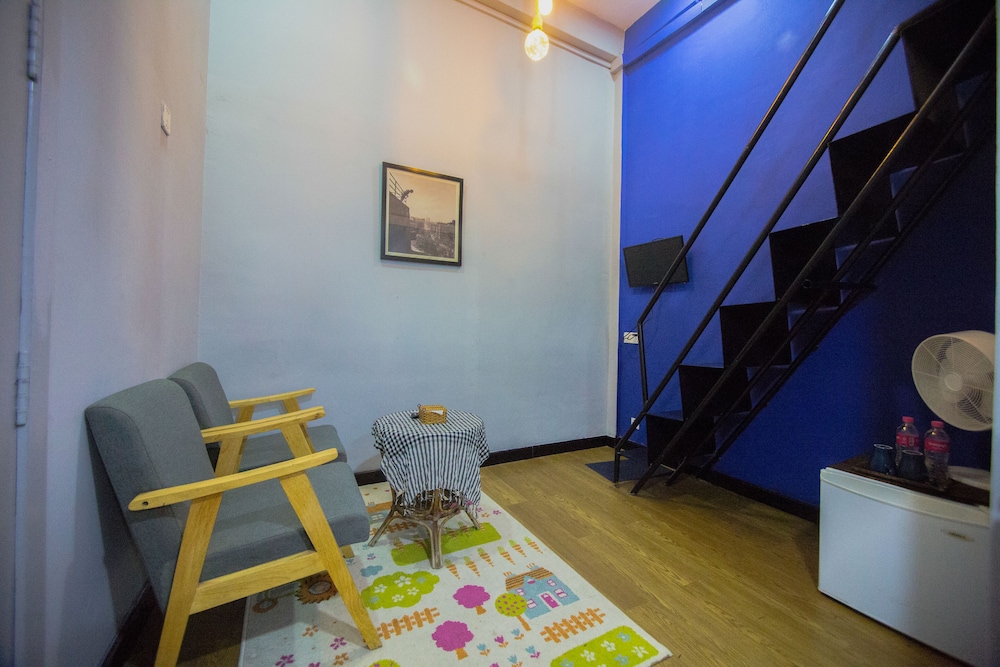 The Artist Residence 47/50