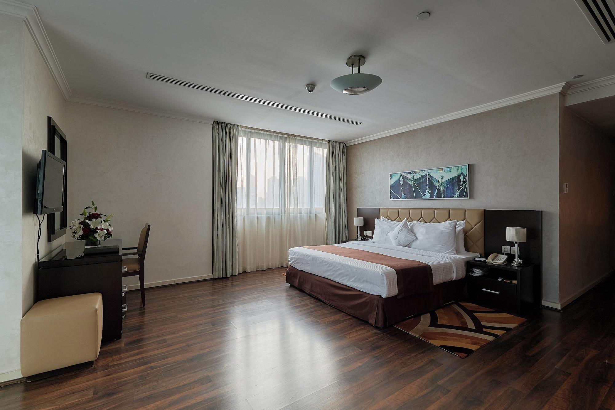 3 Bedrooms, Premier, Apartment, Lake or Marina View، City Premiere Marina Hotel Apartments 5/7