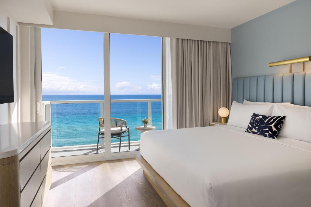Junior Suite, King Bed, Ocean Front