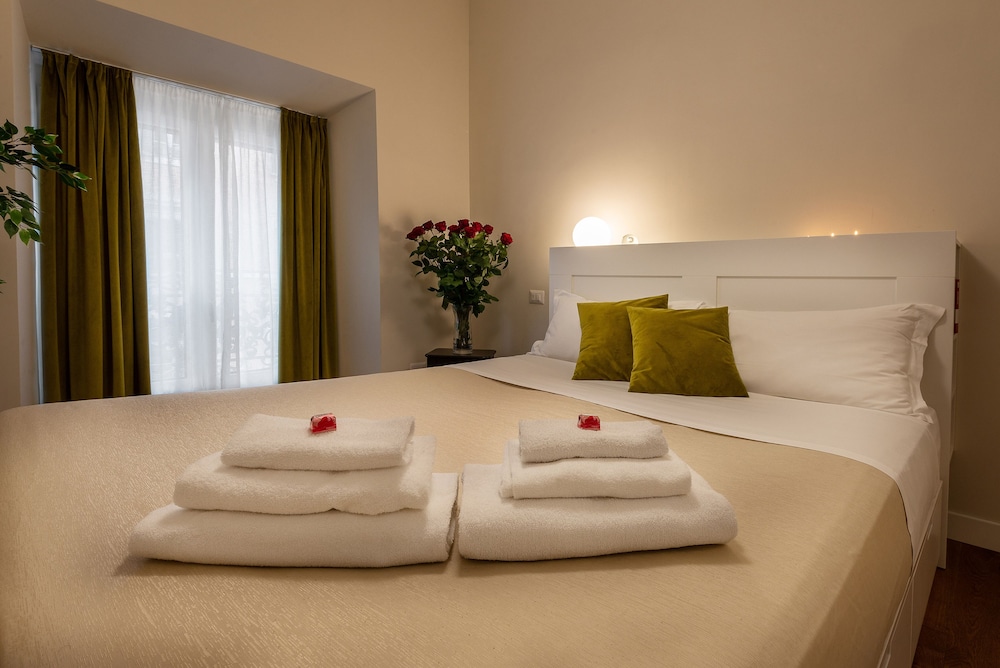 Claudia Rooms 9/39