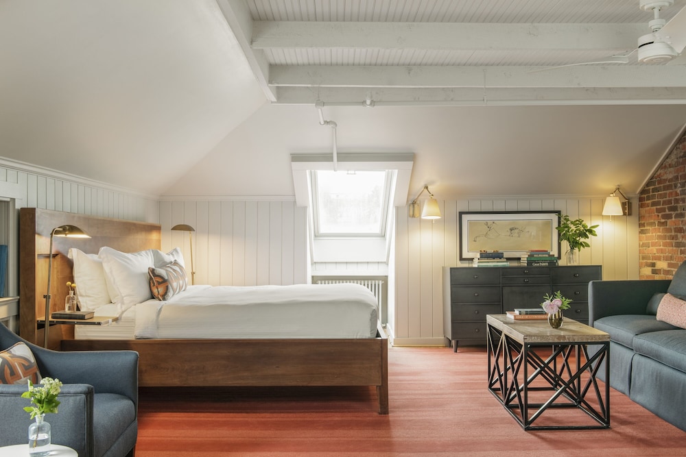 Oakhurst Inn 30/69