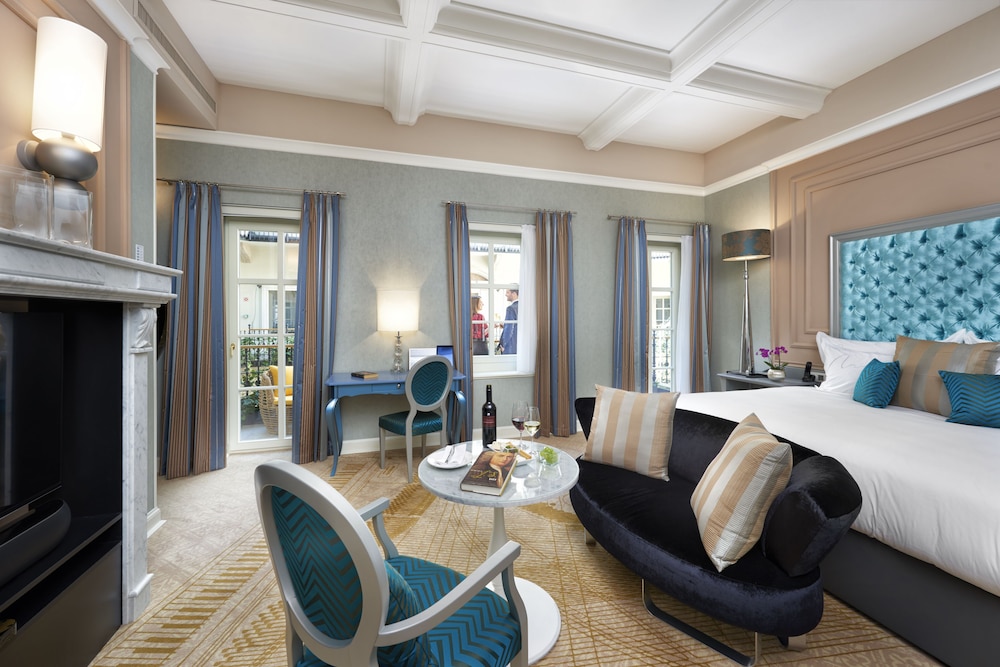 ARIA, EXCLUSIVE, KING BED, COURTYARD VIEW
