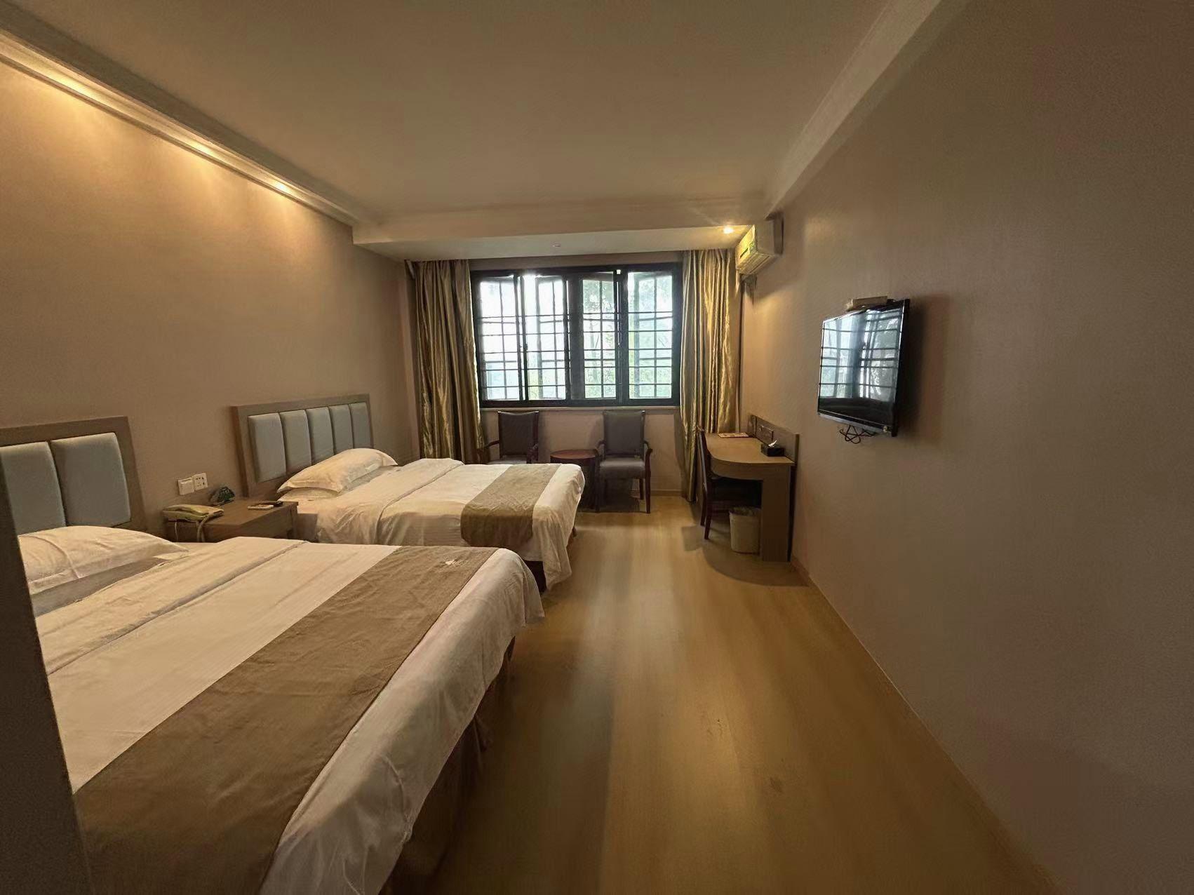 Superior, Twin Beds