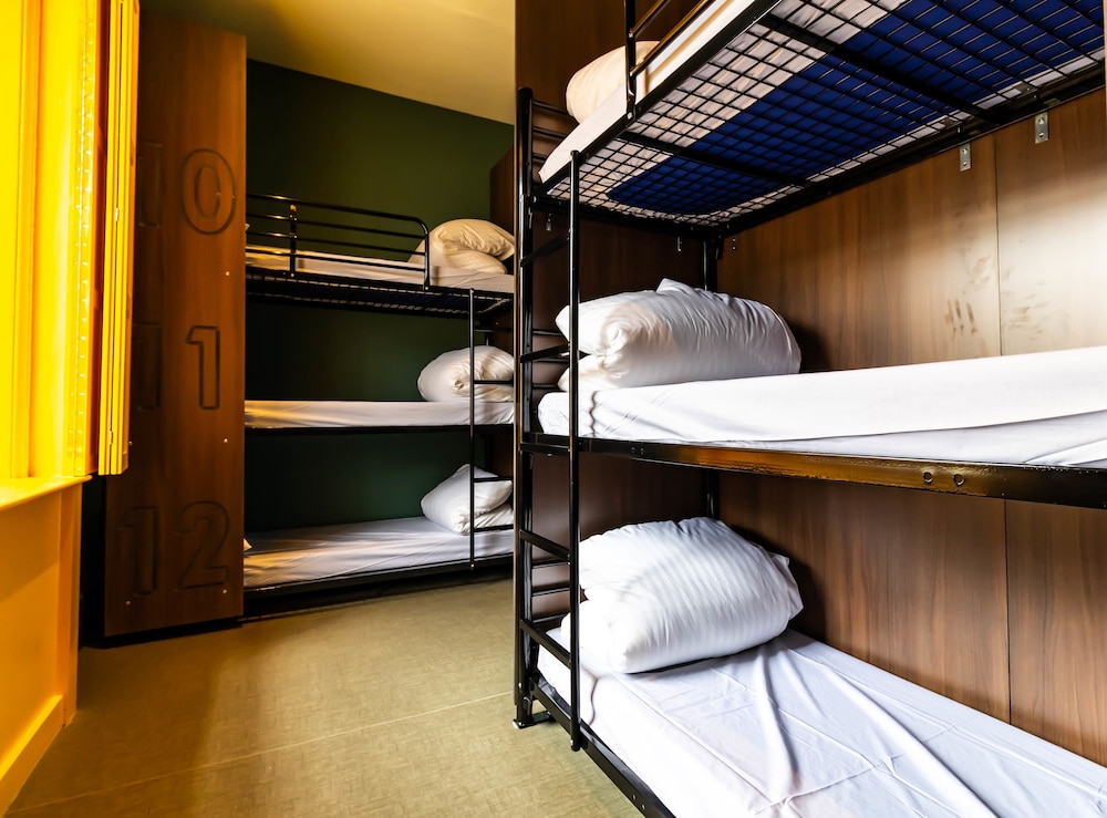 MIXED DORM, 12 BEDS, SHARED BATHROOM