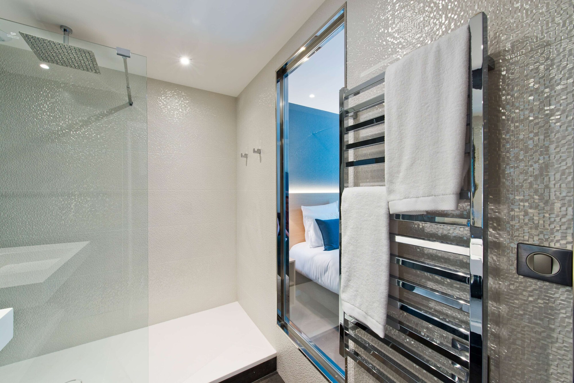 جناح جونيور بسرير كينج مع أريكة بمطبخ، Golden Tulip Sophia Antipolis - Hotel & Spa 3/3