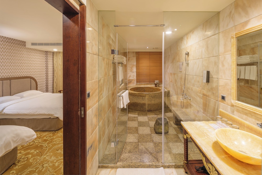Grand Pleasure Spring Hotel 49/50