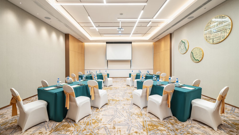 HOLIDAY INN Tongren Wanshan 38/48