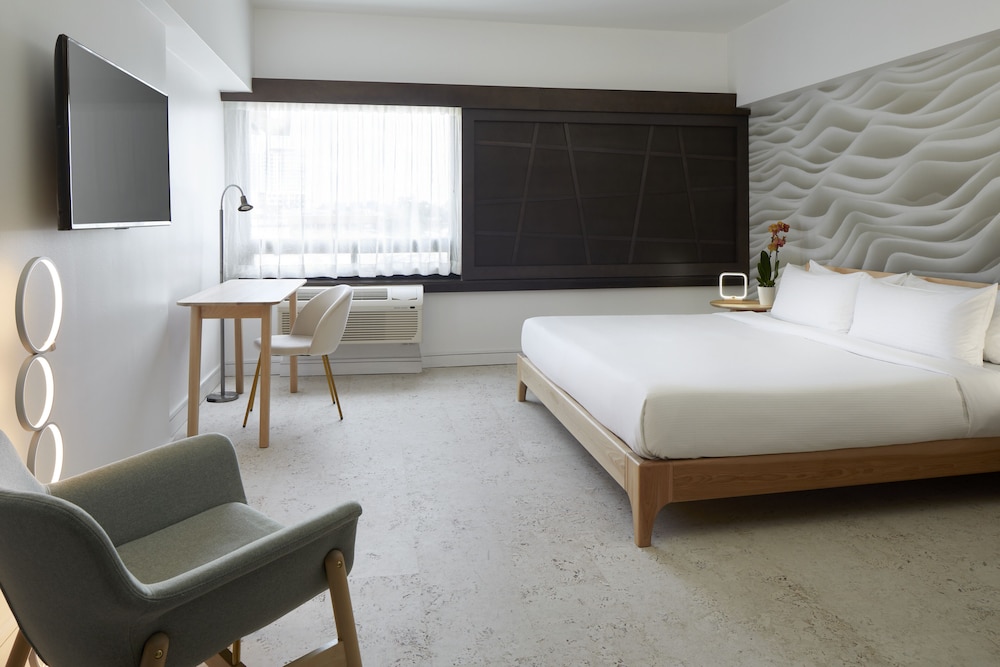 SIGNATURE, KING BED