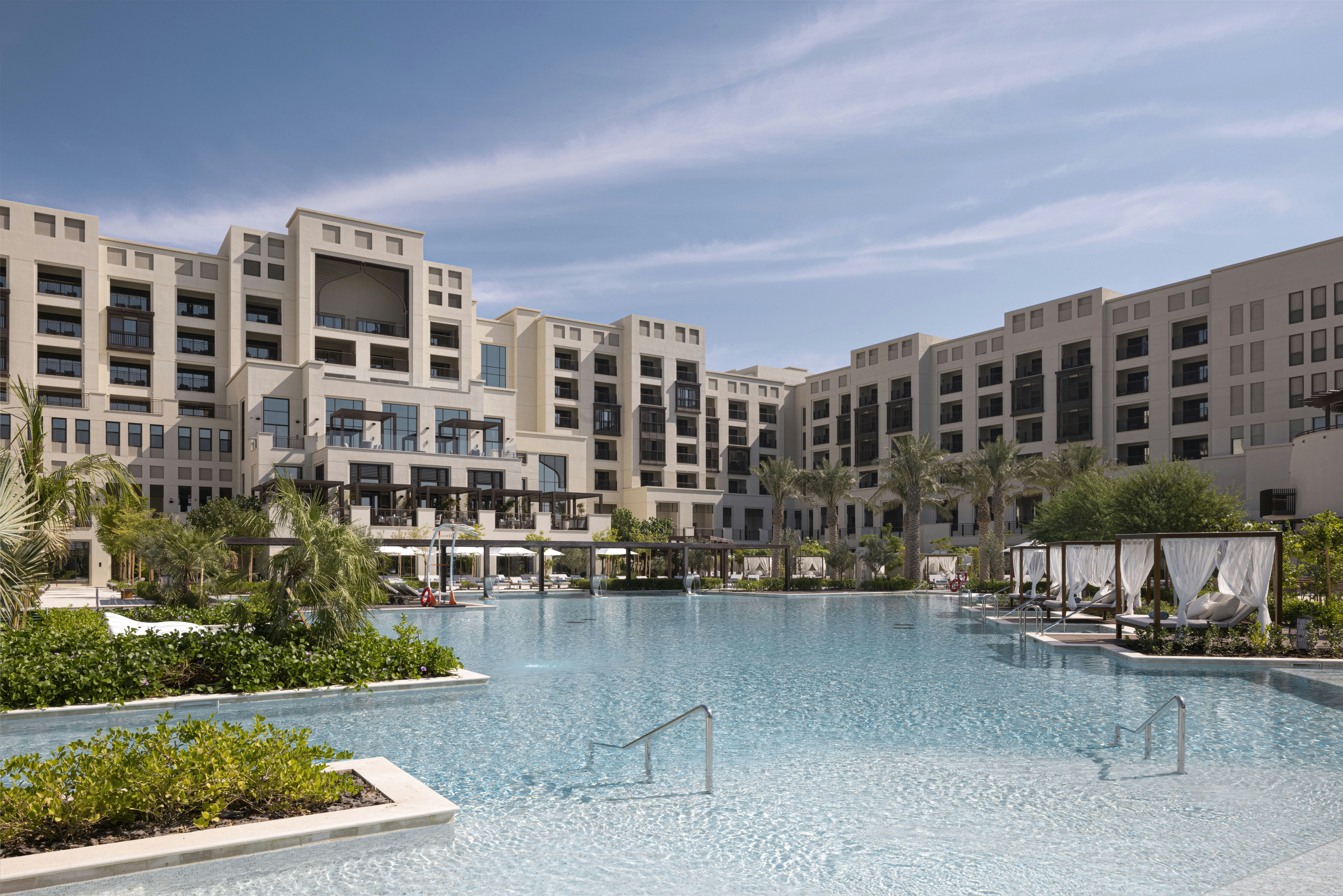 Jumeirah Gulf of Bahrain 30/34