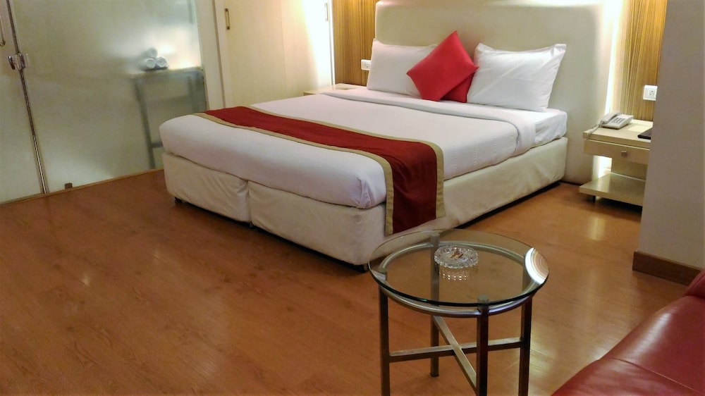 Hotel Taj Tristar 3/27