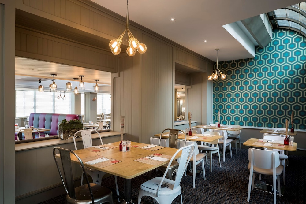 Radisson Hotel York 64/76