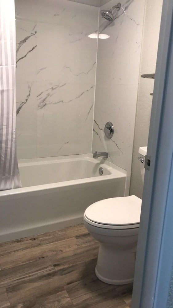 All Seasons Inn & Suites 41/41