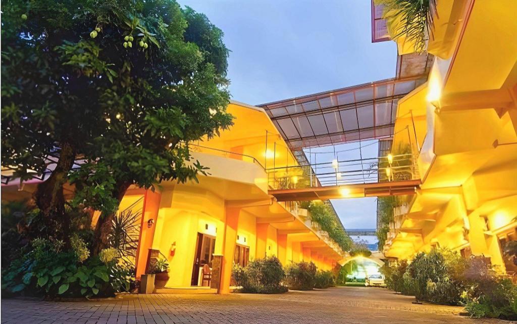 Puri Perdana Hotel & Convention Hall 3/57