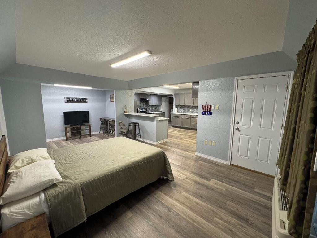 Econo Lodge Canadian, TX 14/22