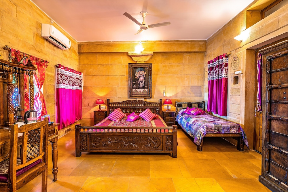 Garh Jaisal Haveli Hotel 4/37