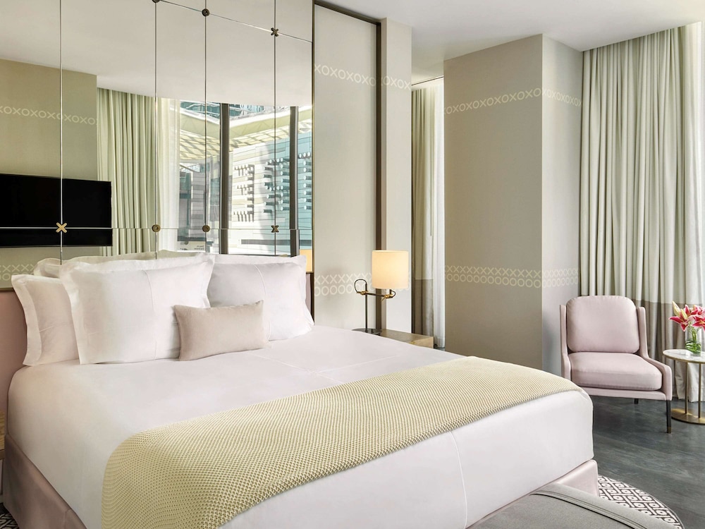 SLS LUX Brickell 19/60