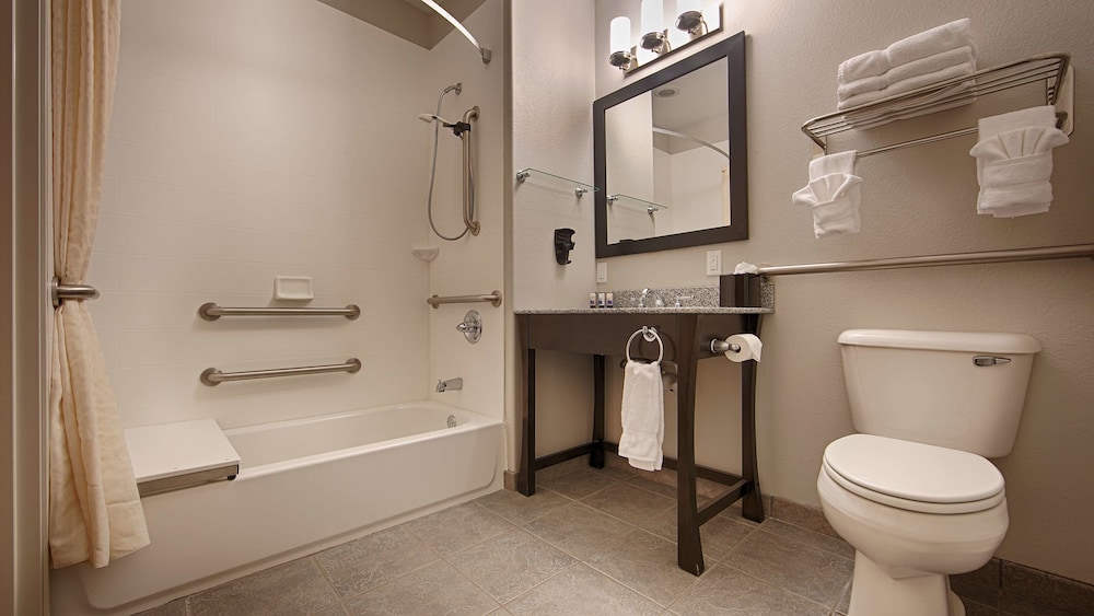Best Western Plus Sand Bass Inn & Suites 14/52