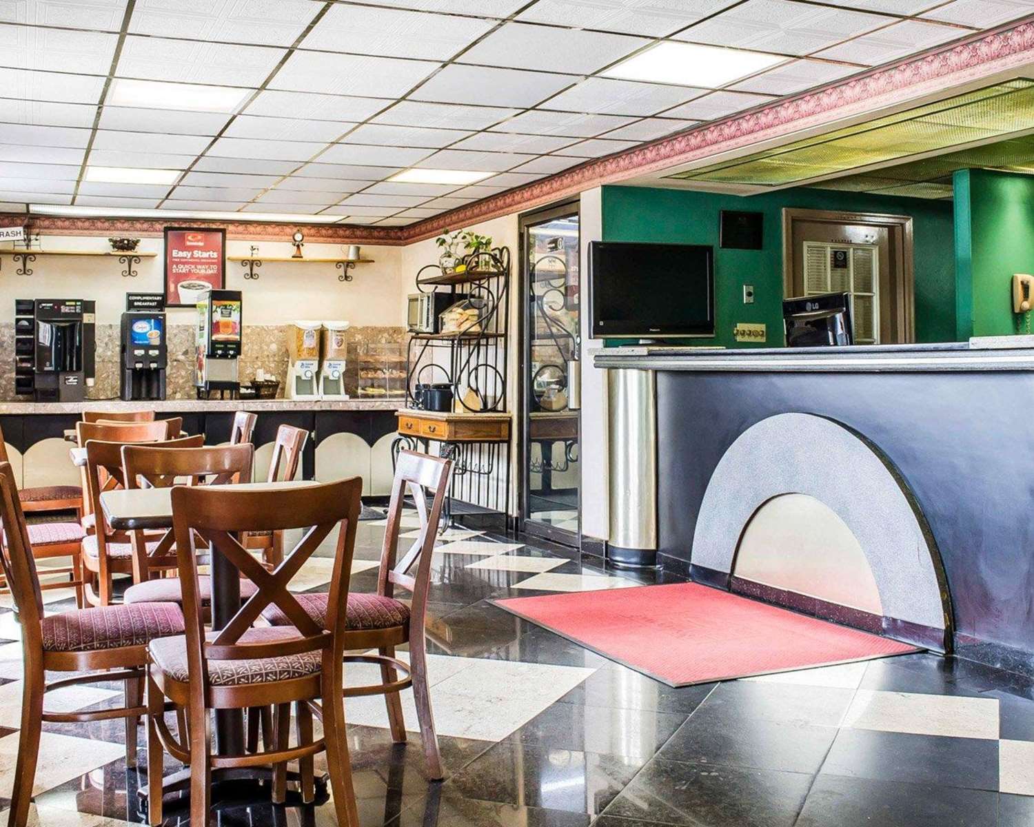 Econo Lodge Scranton near Montage Mountain 20/25