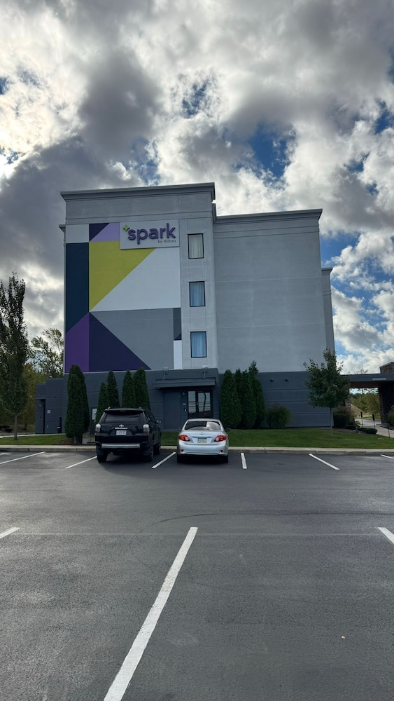 Spark by Hilton Erie 24/29