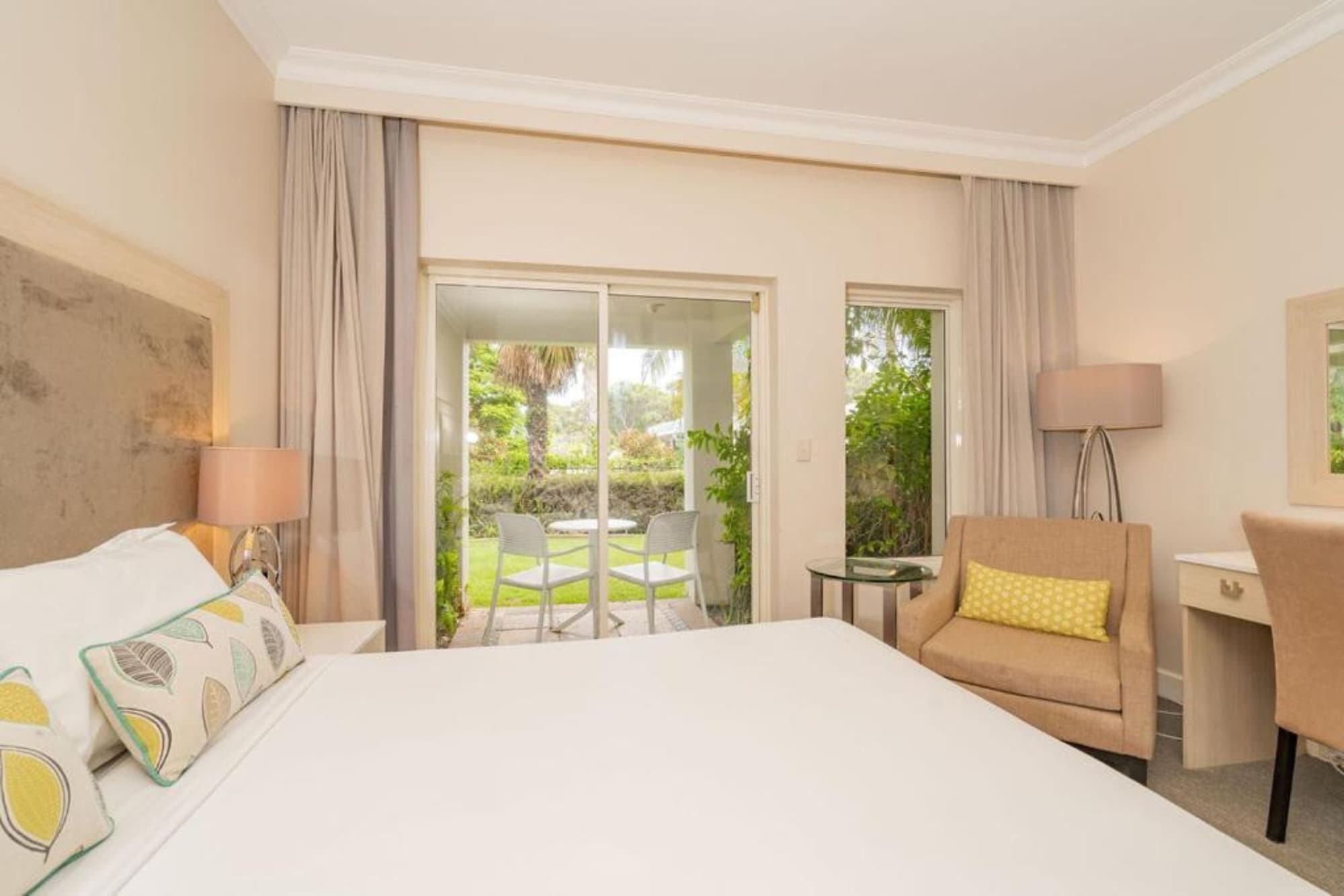 ROOM, QUEEN BED, GARDEN VIEW