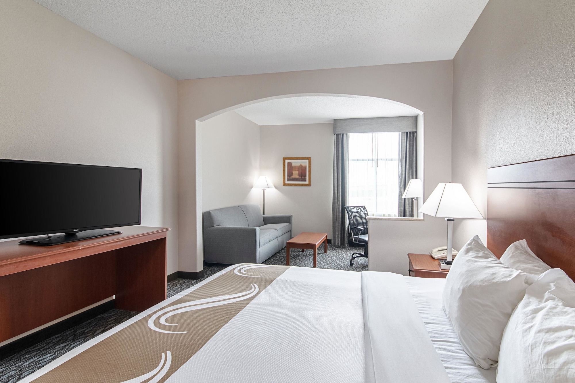 SUITE, KING BED