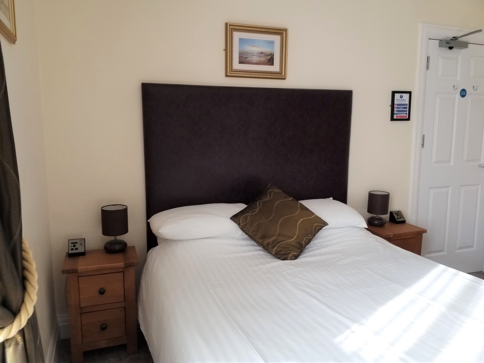 Economy, King Bed