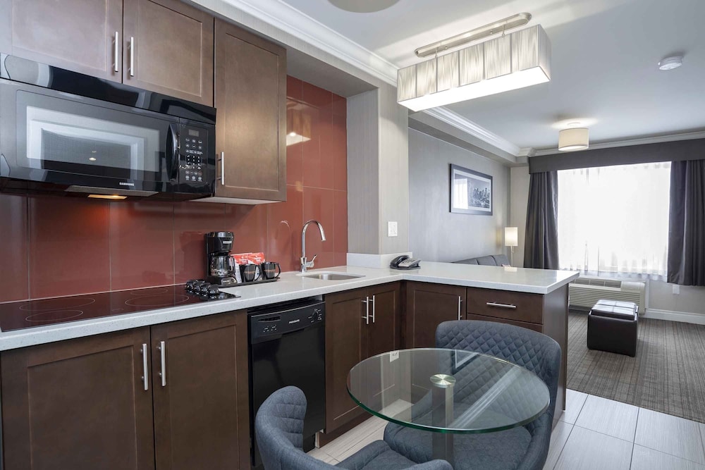 Sandman Hotel & Suites Calgary South 9/65