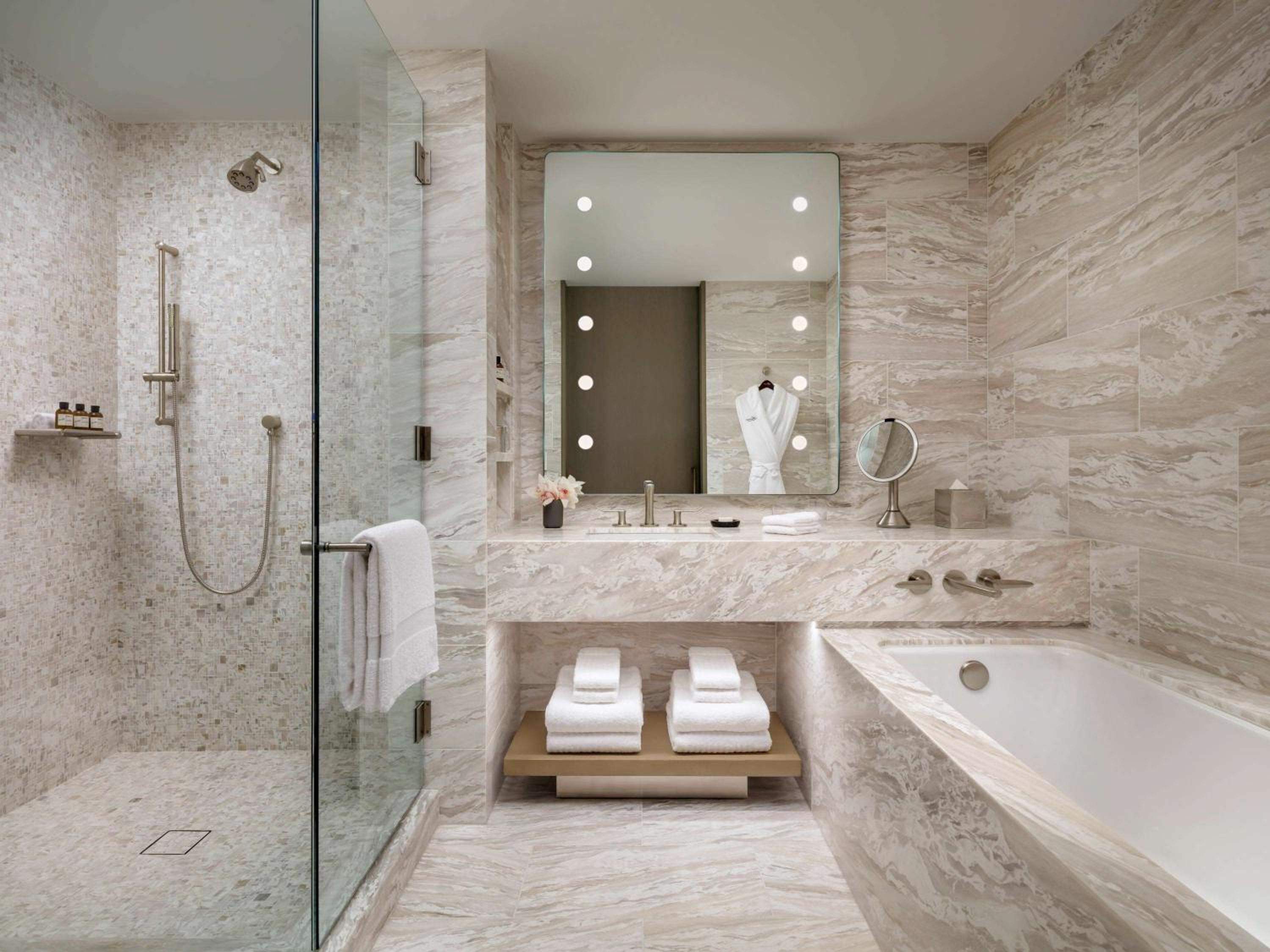 Plaza, Century, King Bed, Balcony, Accessible، Fairmont Century Plaza Los Angeles 8/8