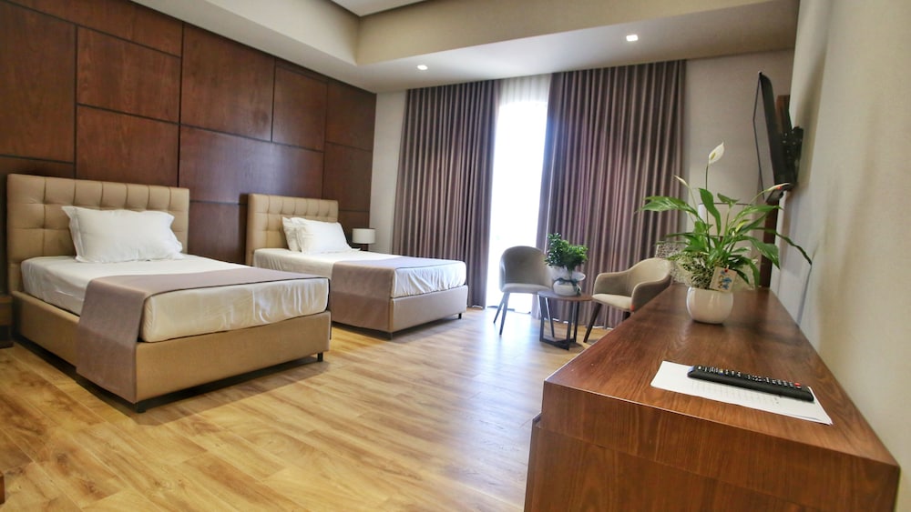 Portik Hotel 7/20