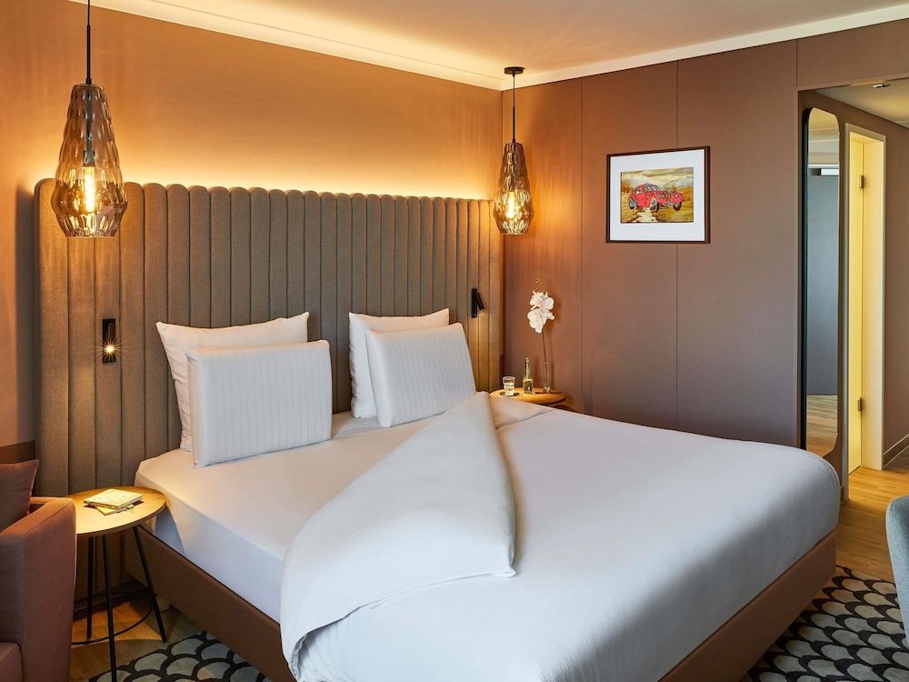 DELUXE, DOUBLE BED