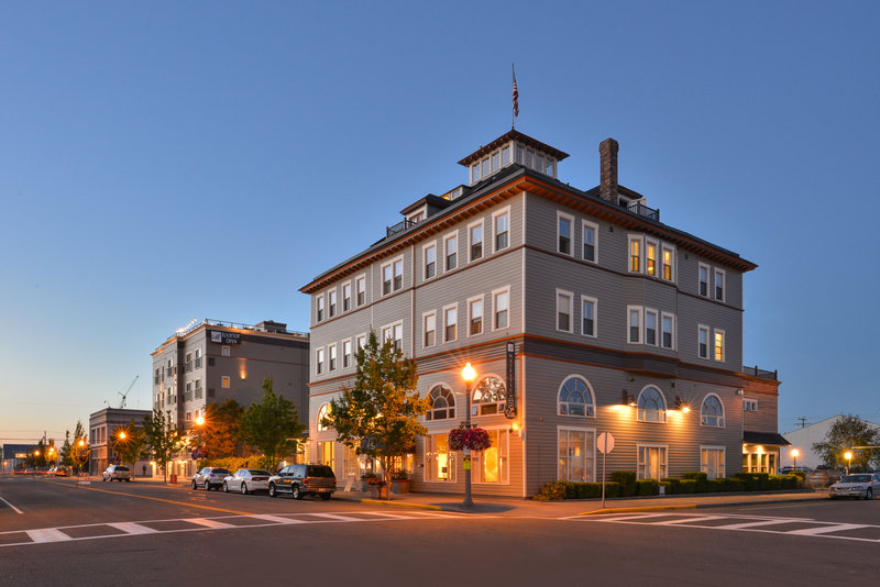 Majestic Inn & Spa 7/80