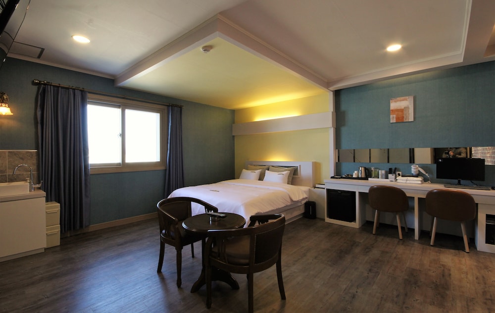 Goldenroot Hotel In Gimhae 13/35