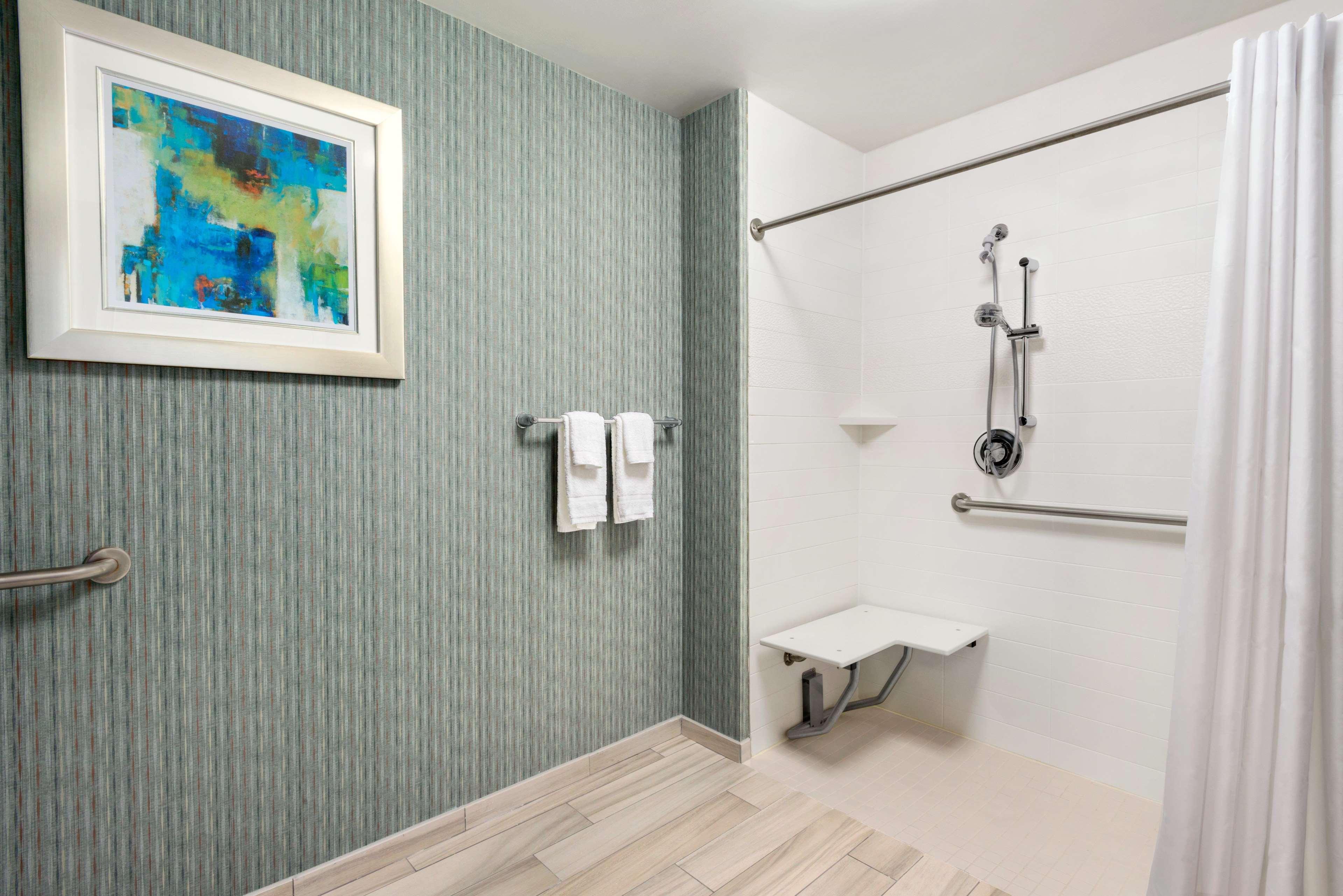 2 Bedrooms, 1 King or 2 Double Beds, Accessible