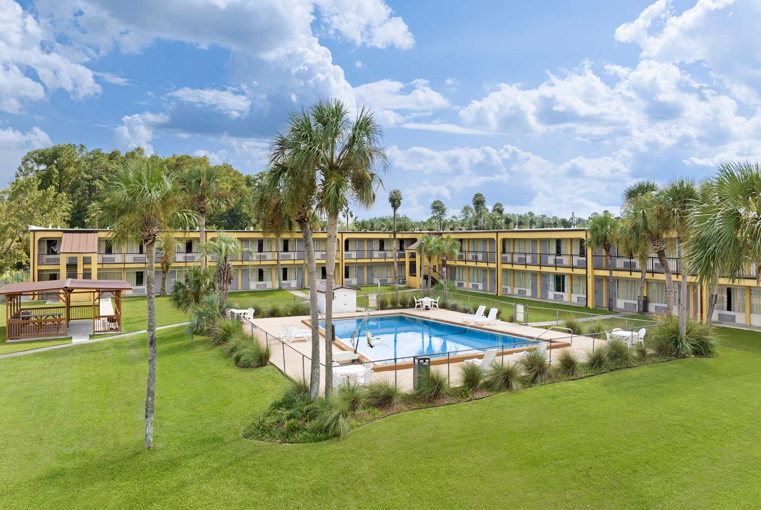 Days Inn By Wyndham Lake City I-75 24/27