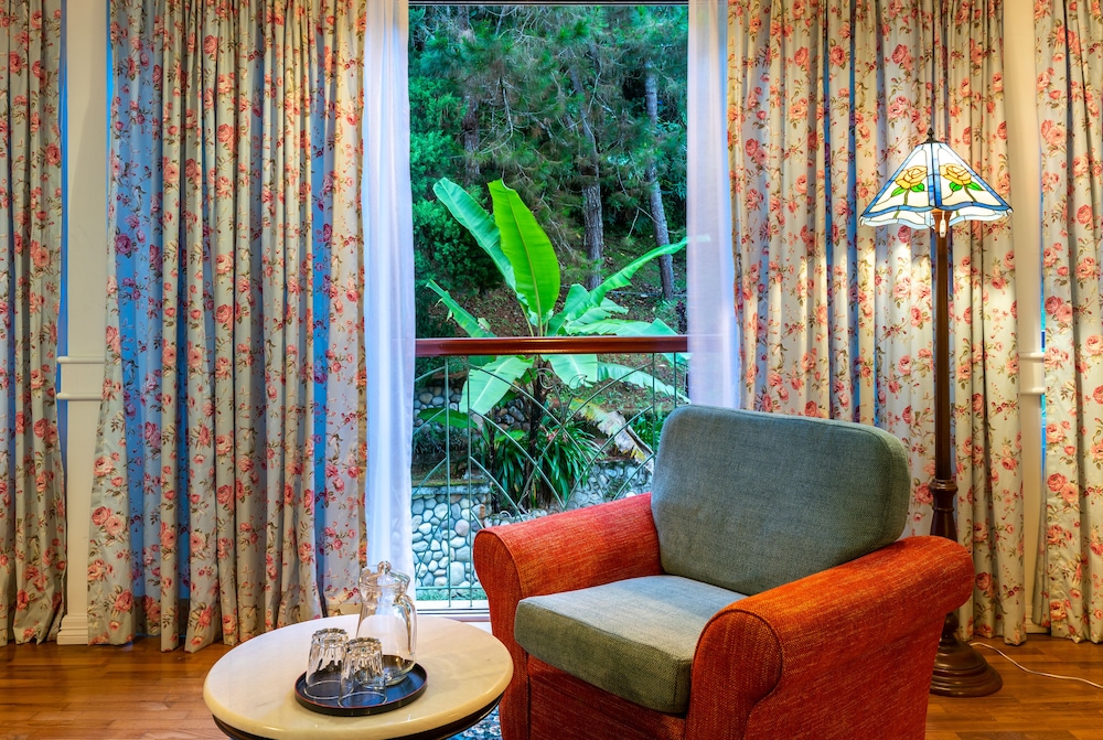 Century Pines Resort 29/50
