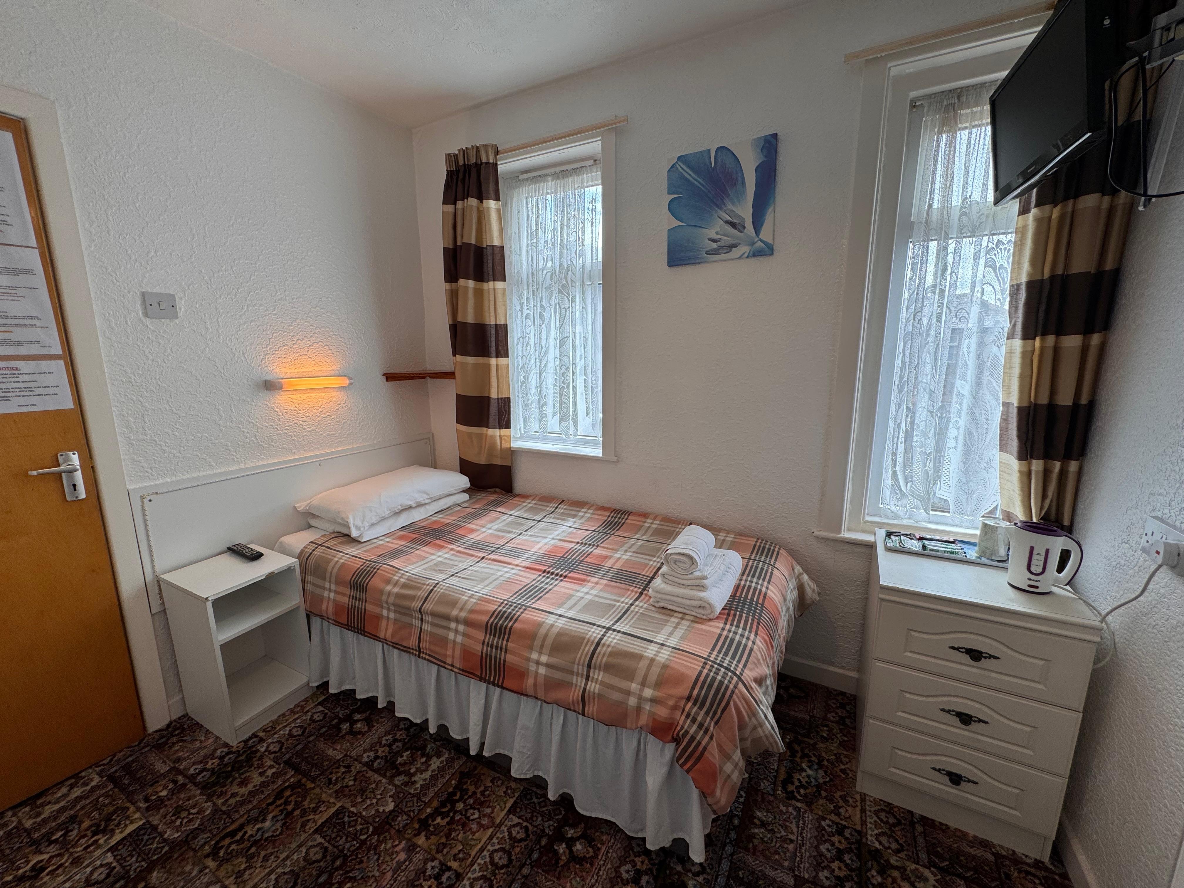 RideSide Hotel, next to Pleasure Beach Blackpool 38/65