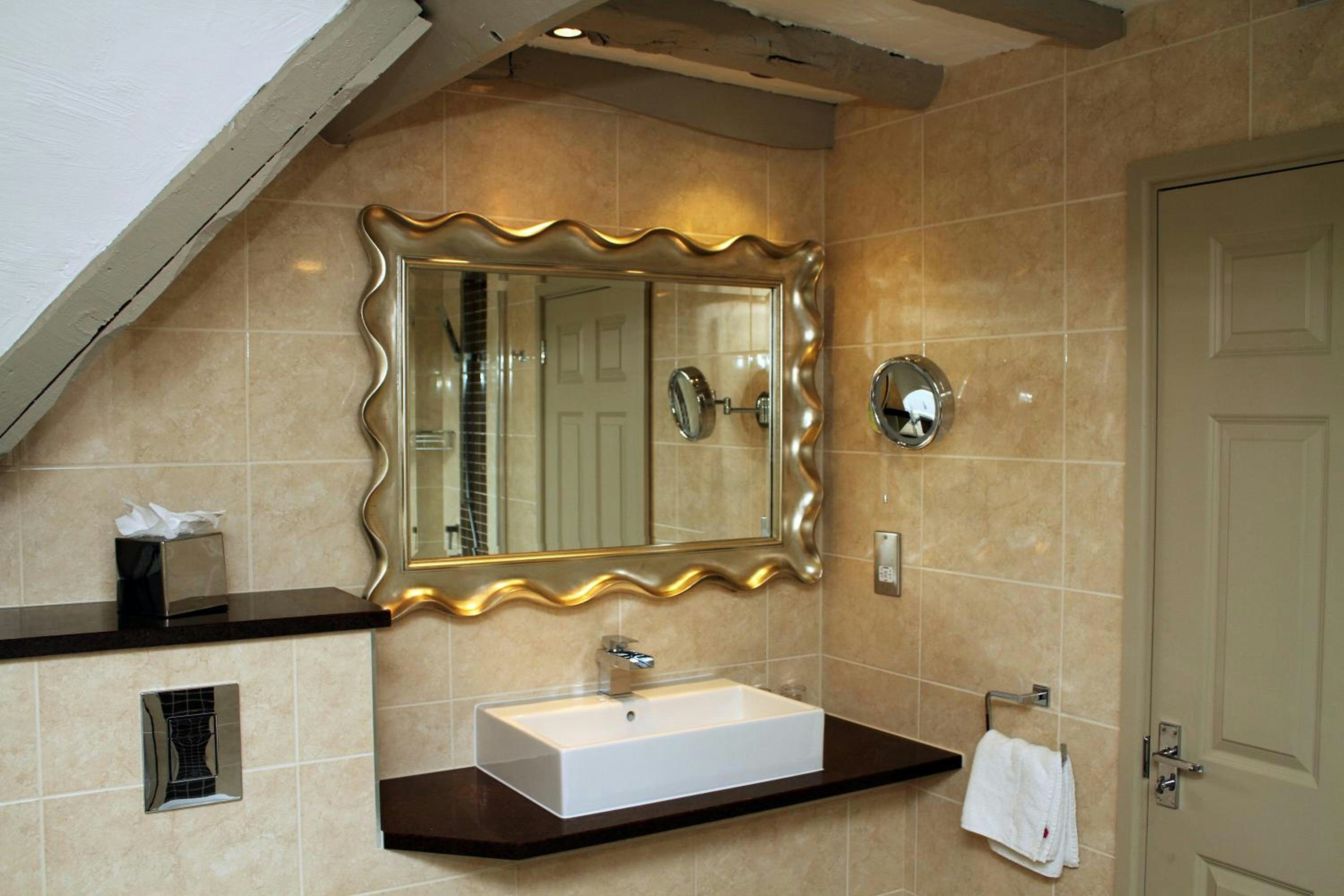 Legacy Rose And Crown Hotel 58/59
