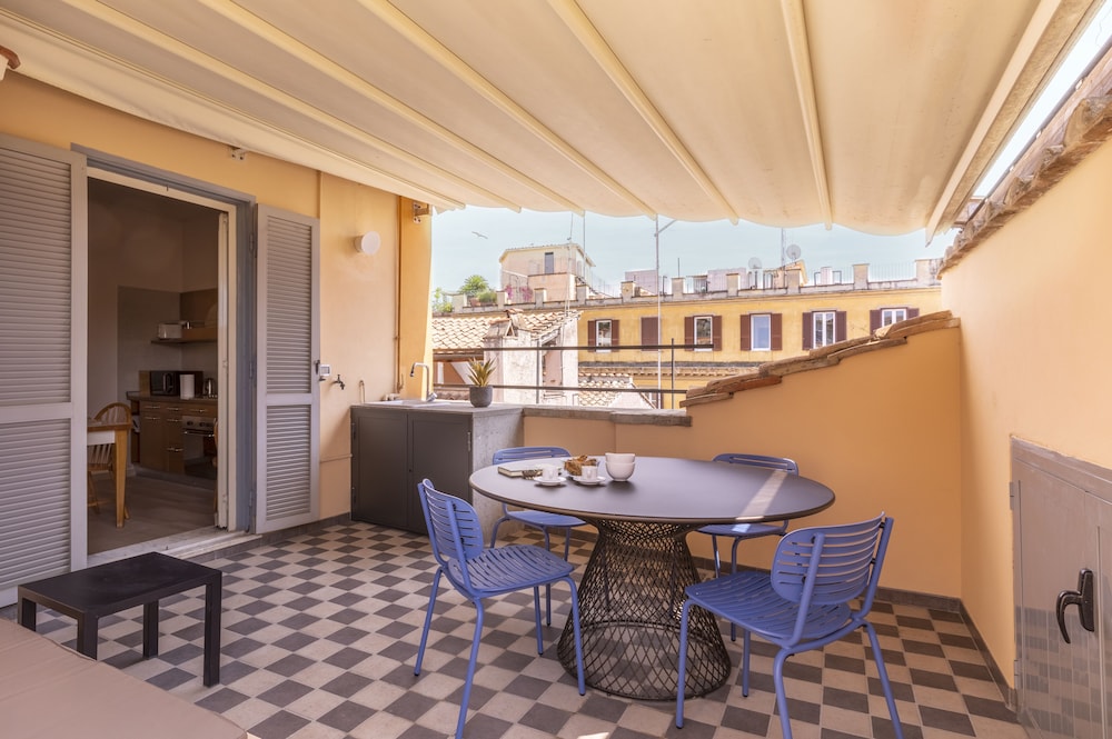 Rome Accommodation Condotti with terrace 22/50