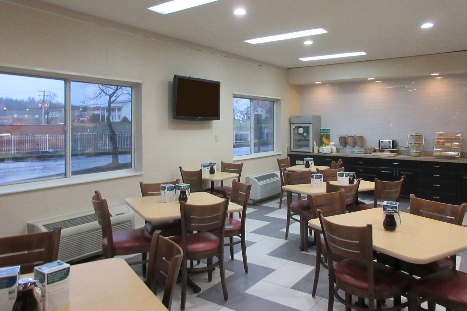 Wingate by Wyndham Uniontown 21/27