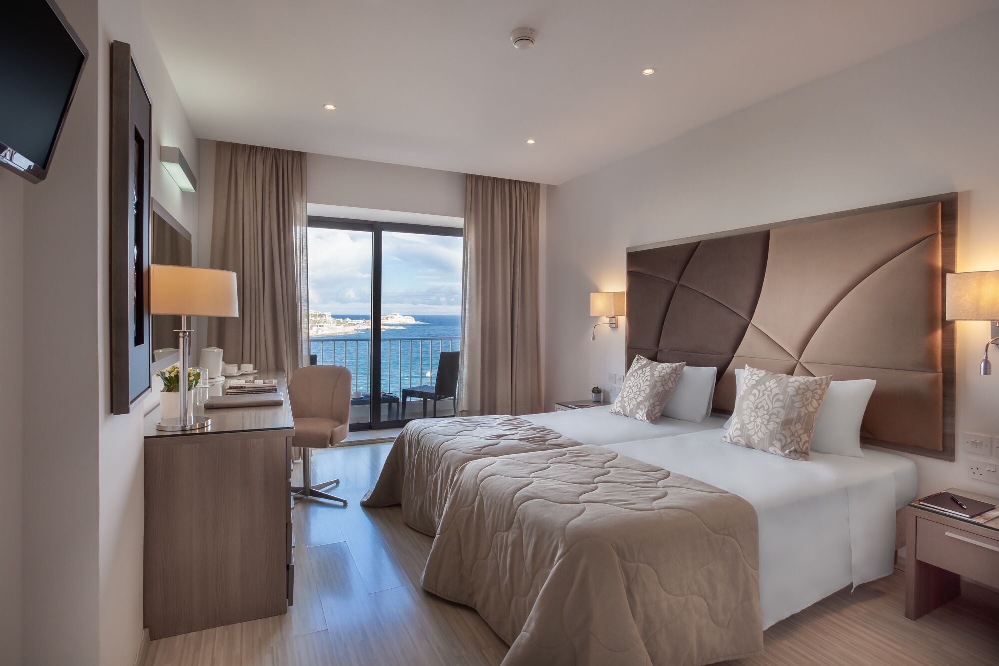SUPERIOR, DOUBLE OR TWIN BED, SEA FRONT