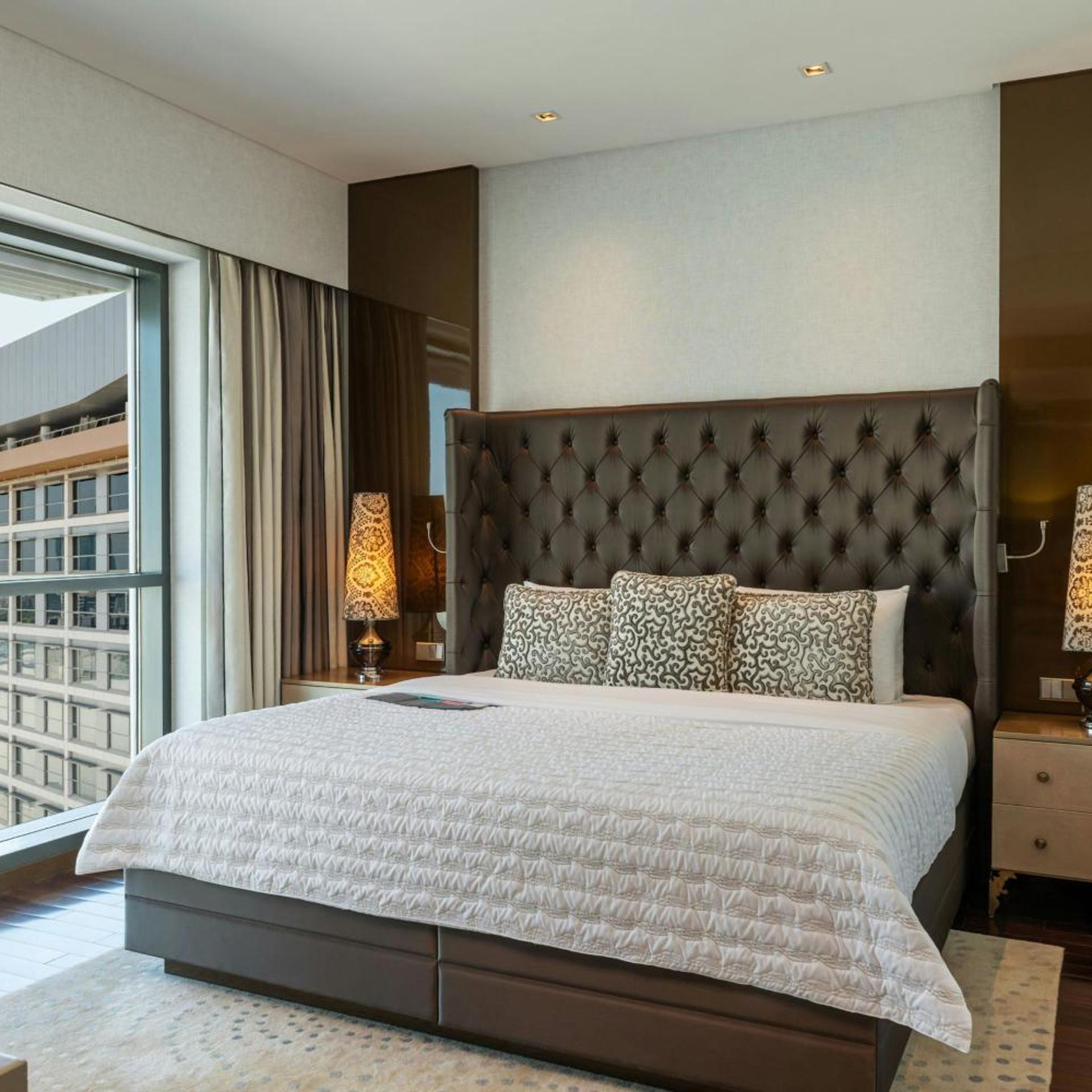 Pearl, Suite, King Bed, Club Lounge Access