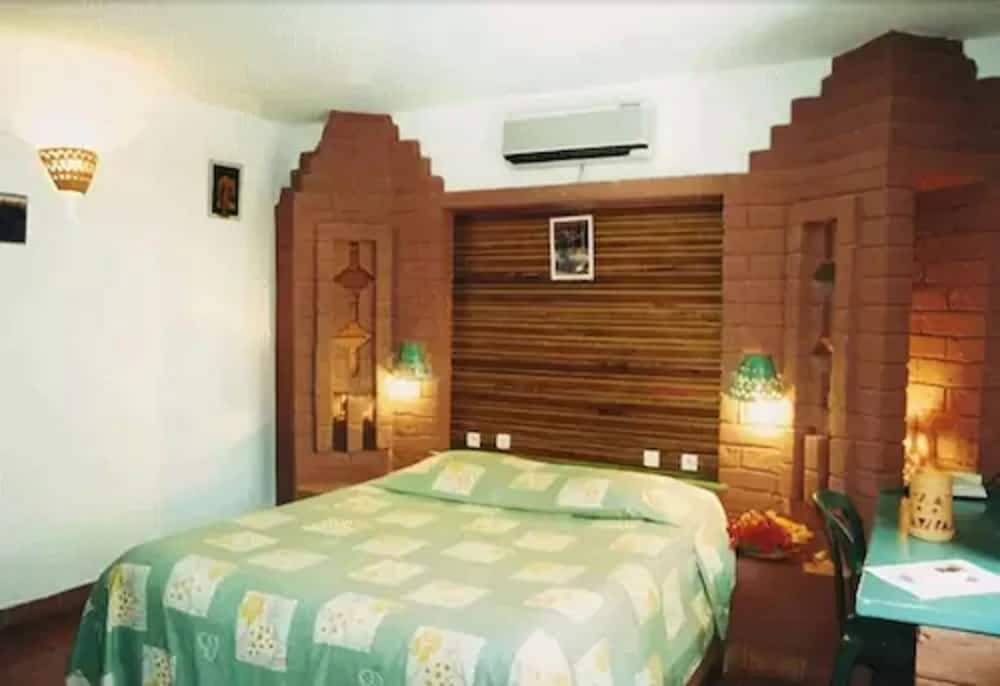 Bougainvillees Hotel 5/36