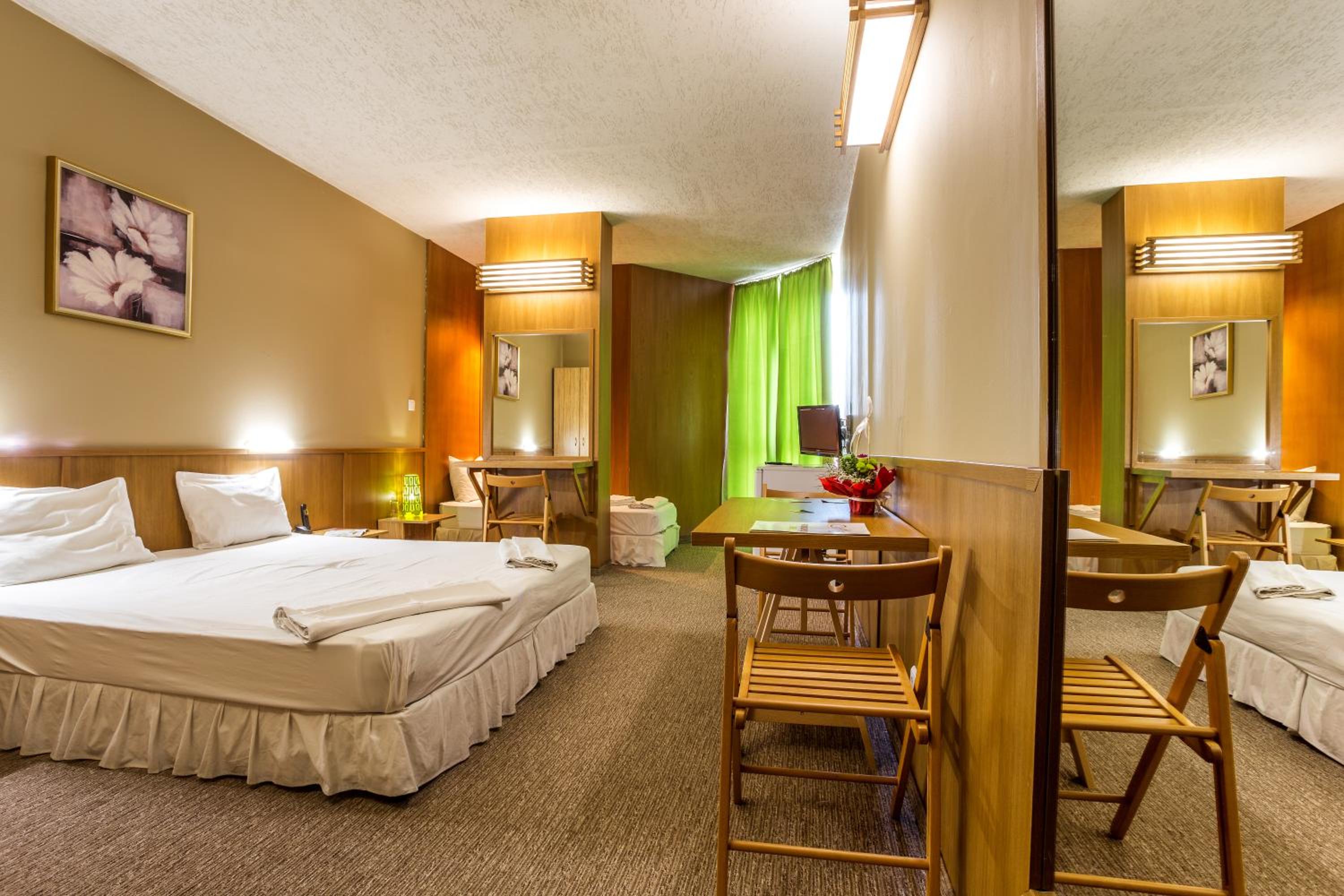Room, Triple