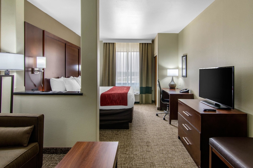 Comfort Inn & Suites Shawnee - Kansas City 16/28