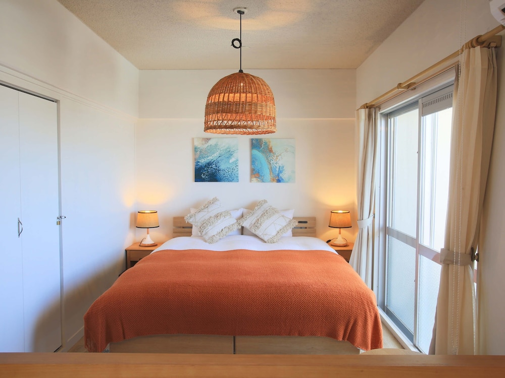 Ocean, Queen and Twin Beds