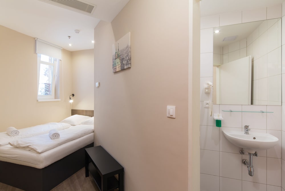 LE PETIT HOTEL PRAGUE 21/22