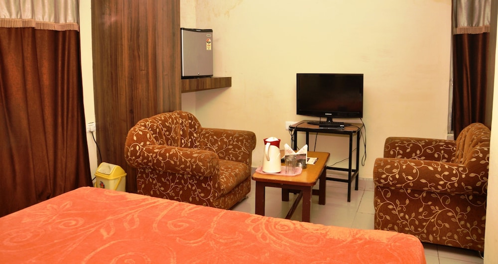 HOTEL SUDARSHAN PALACE 44/48