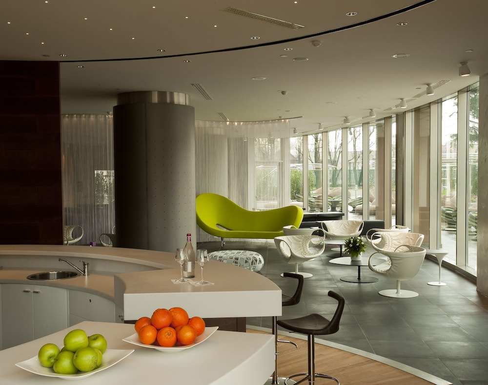 Best Western Plus The Hub Hotel 49/53