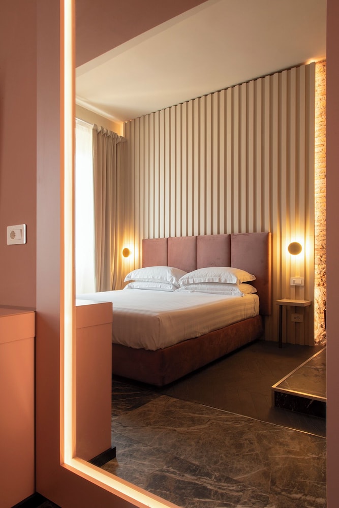 JUNIOR SUITE, STUDIO, KING BED, CITY VIEW, EXECUTIVE LEVEL